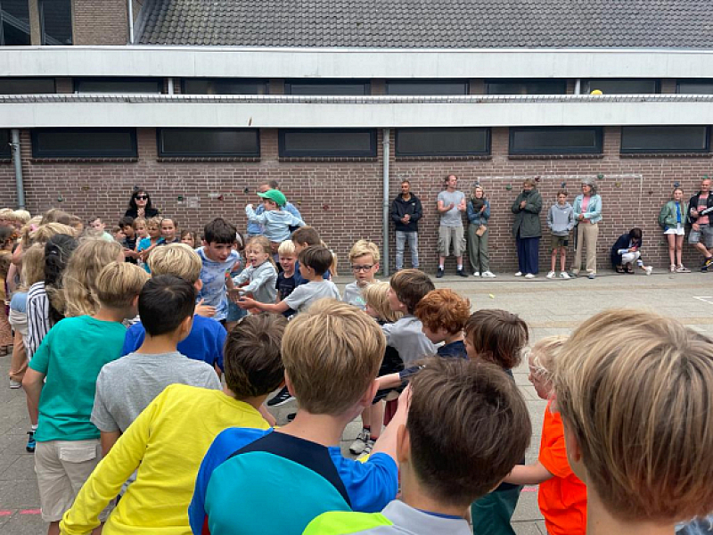 Uitzwaaien groep 8